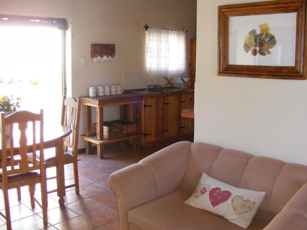 Pepper Tree Accommodation Бофорт-Уэст Экстерьер фото