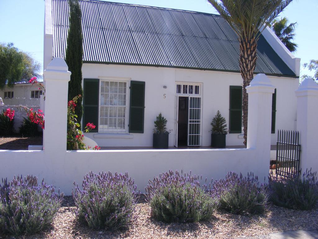Pepper Tree Accommodation Бофорт-Уэст Номер фото